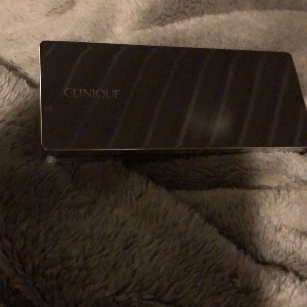 Clinique eye shadow quad. 💜